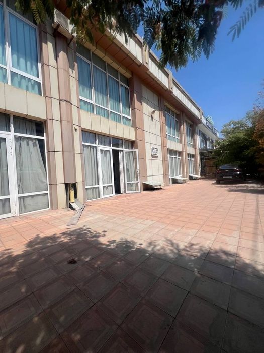 Прлдается под гостиницу Клинику Офис 2 этажа  18  соток