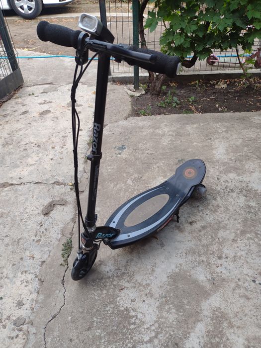 Vând trotinetă razor e90