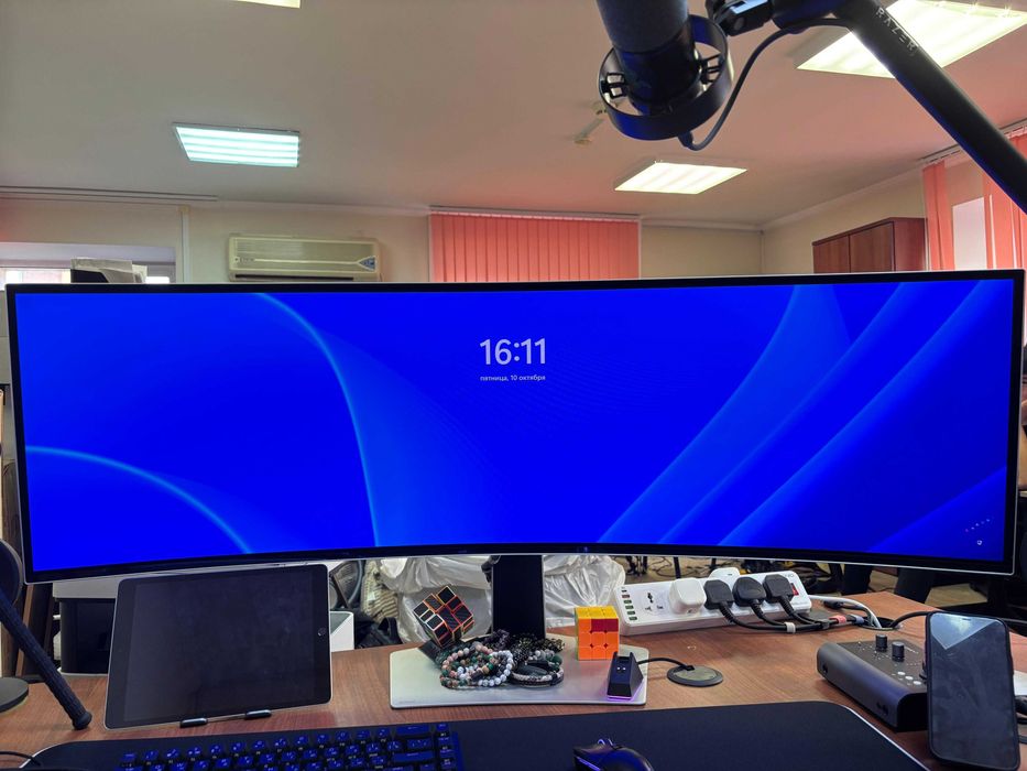 Монитор Samsung Odyssey OLED G9
