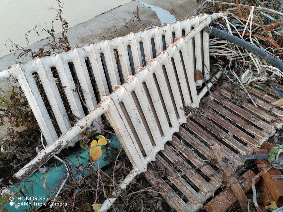 Продам чугунные батареи (радиаторы) 1000 тенге за секцию.