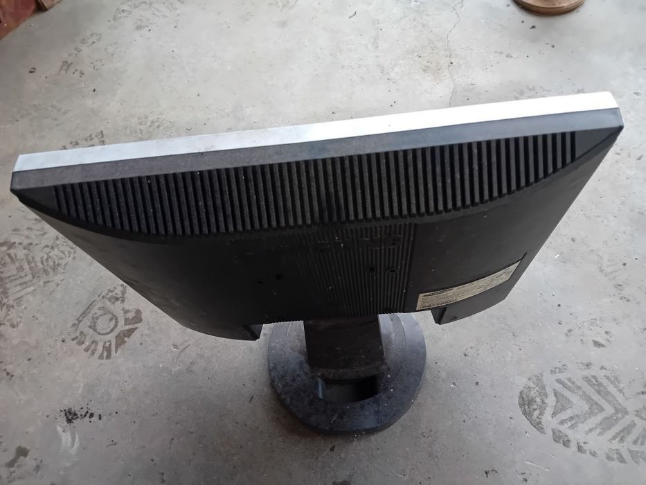 Продавам работещи монитори