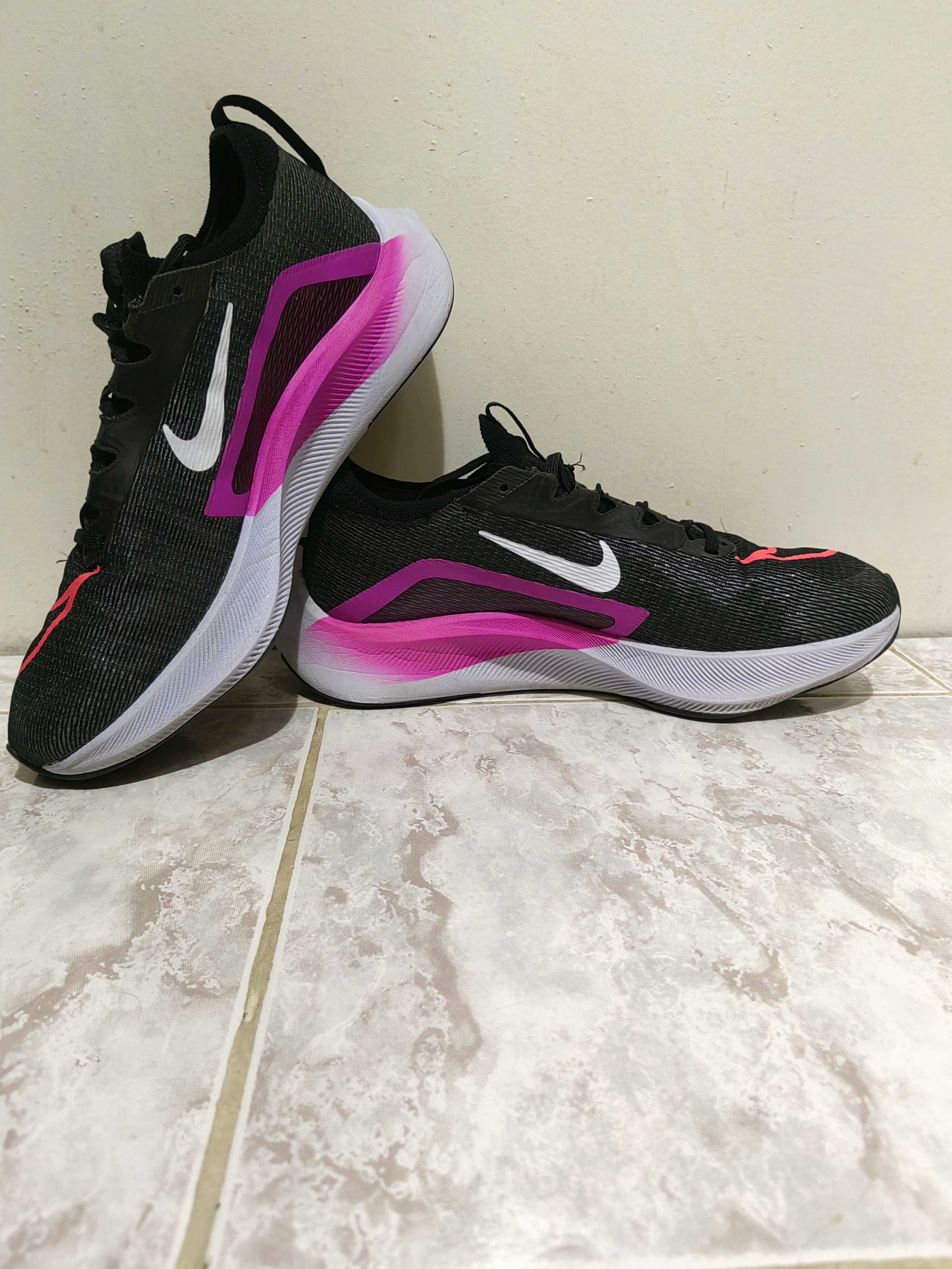 Nike zoom fly 4  (42.5)