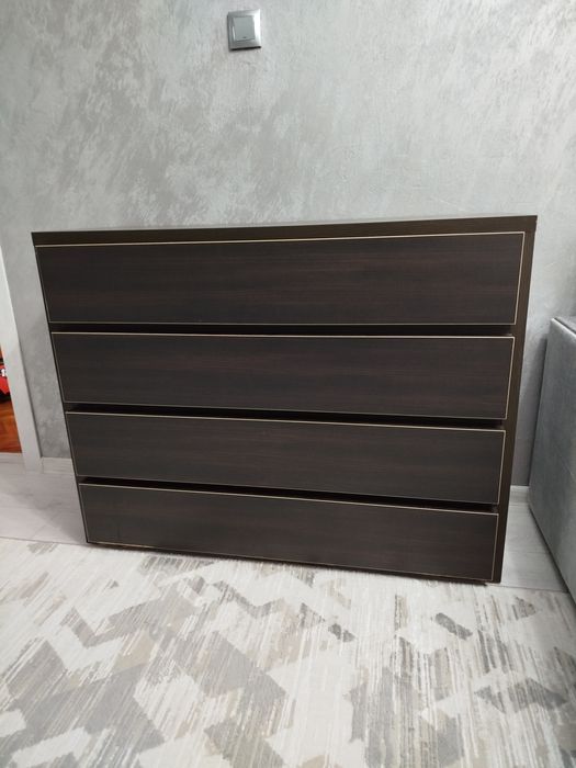 Комод б/у и две тумбочки