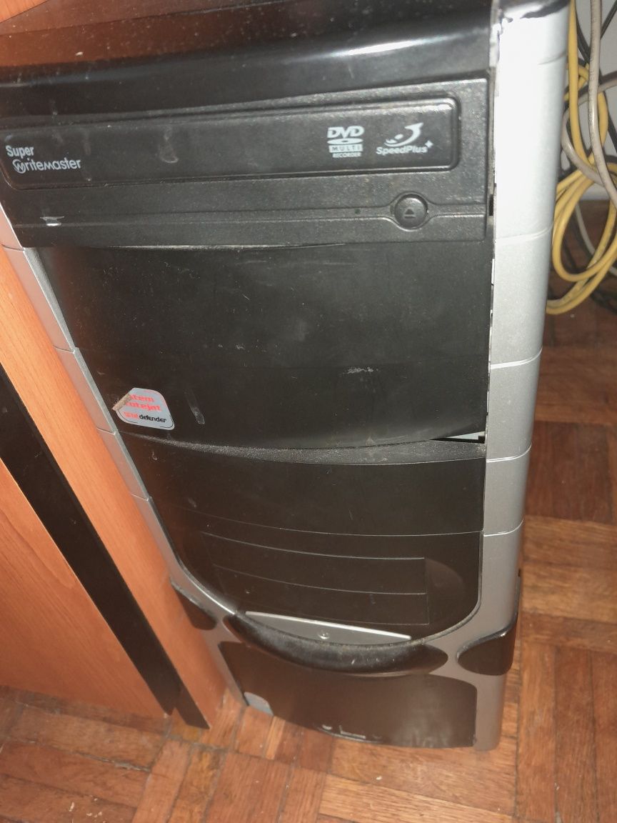 Vând calculator la preț mic
