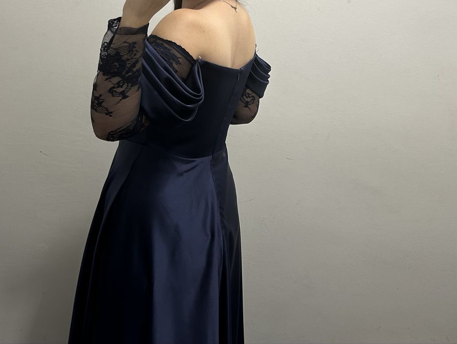 Офицеална рокля