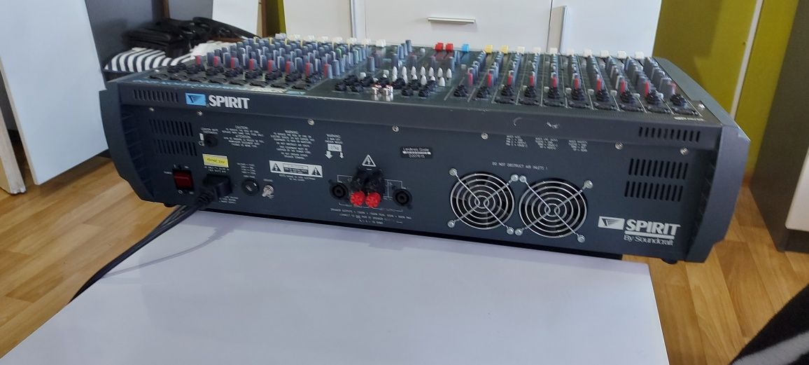 Soundcraft Spirit Powerstation 1200.