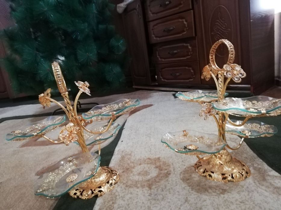 Archa oyinchoq chiroqi bilan