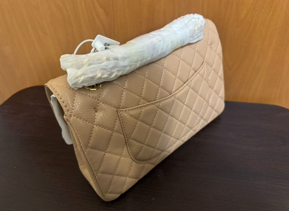 Чисто НОВА малка дамска чанта Chanel