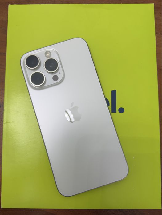 Продавам iPhone 15 Pro Max 512GB