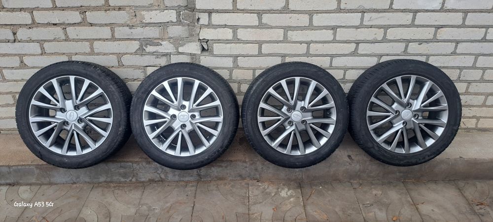 15-е Шины вместе с дисками на весту