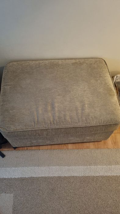 Vând Canapea, Scaun și Taburet din set Mobexpert la 1200 de lei.