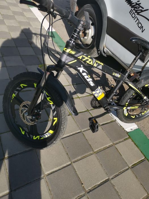 Vand bicicletă aproape noua