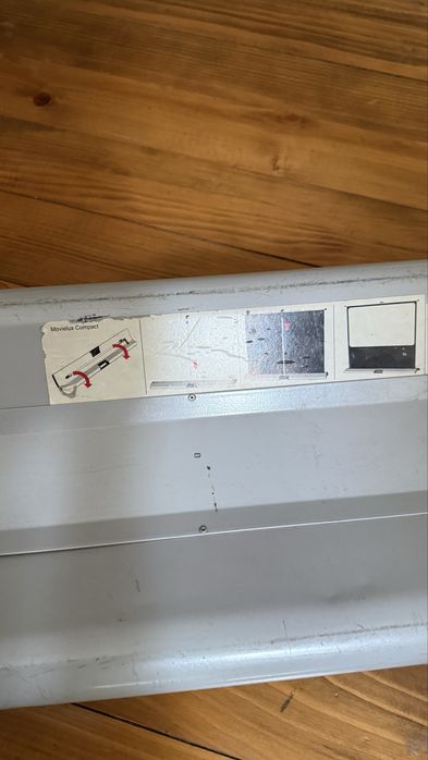 Proiector Benq MP620 si ecran de proiectie retractabil MovieLux Compac