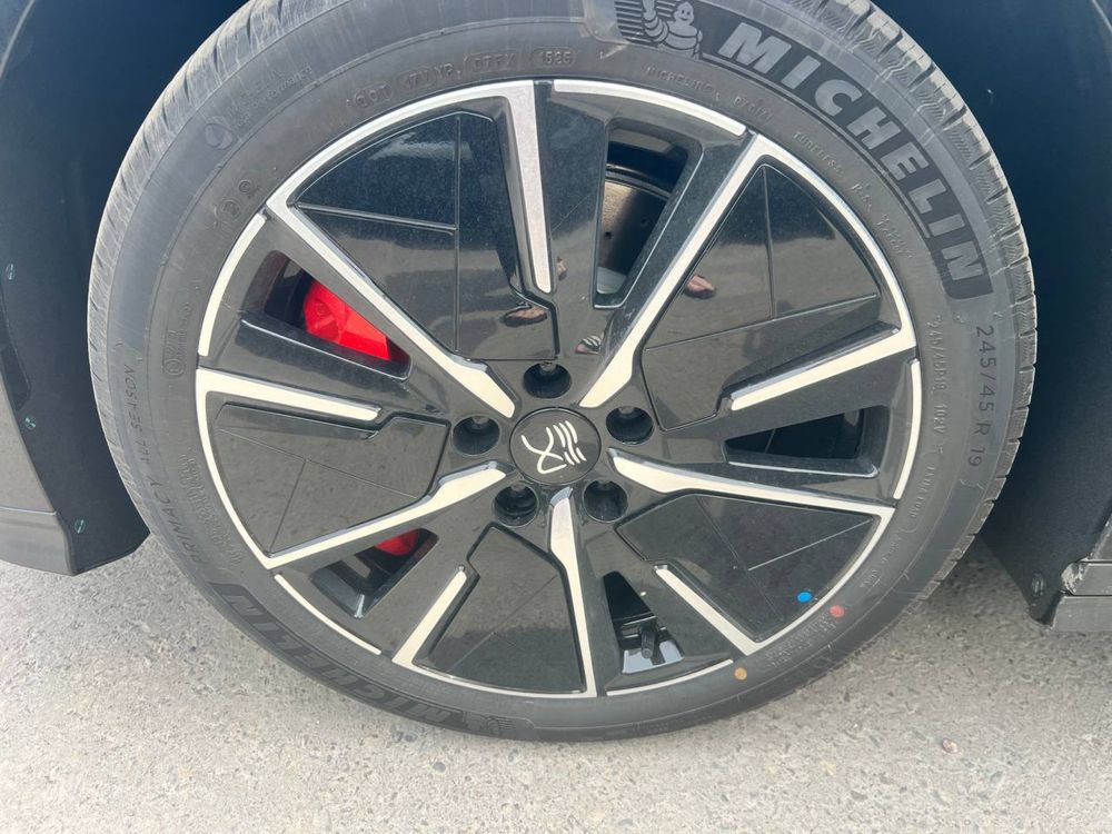 Byd Han L natarius 2 pozitsiya Хан Л
