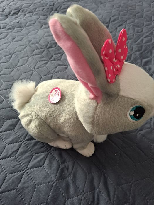 Jucărie interactiva de pluș Iepurașul Betsy