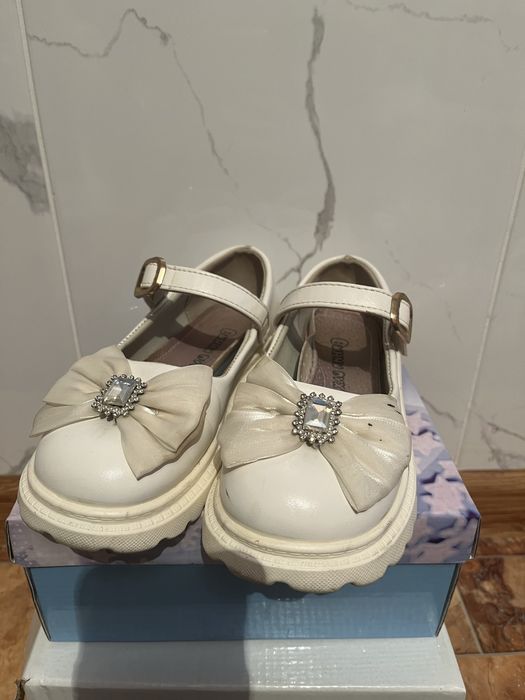 Продается обувь для девочек