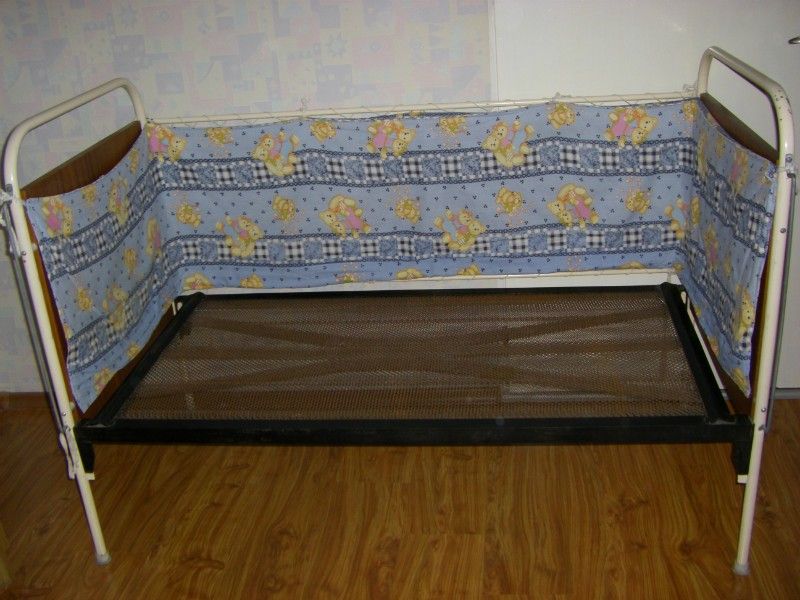 Обиколник за детско легло