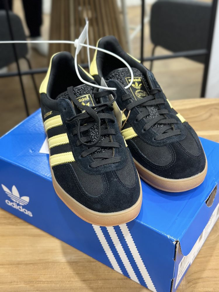 adidas GAZELLE indoor core black/almost yellow/gum