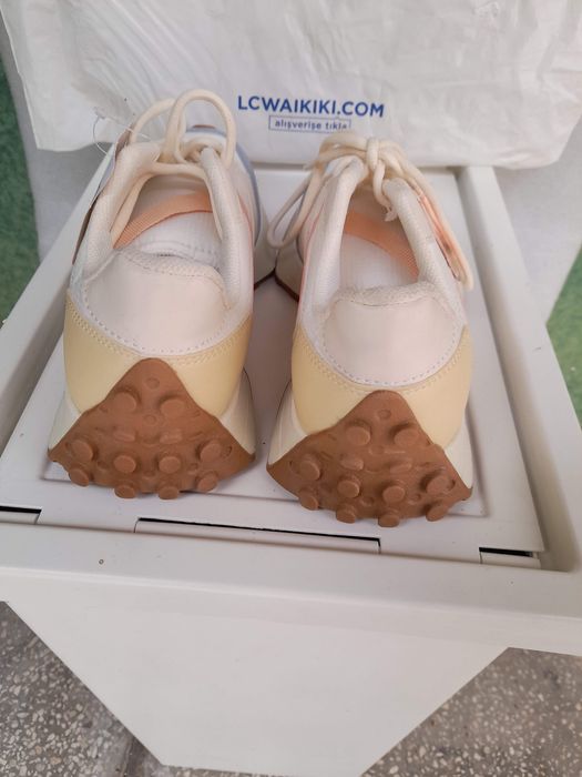 Нови маратонки на Waikiki nom. 38