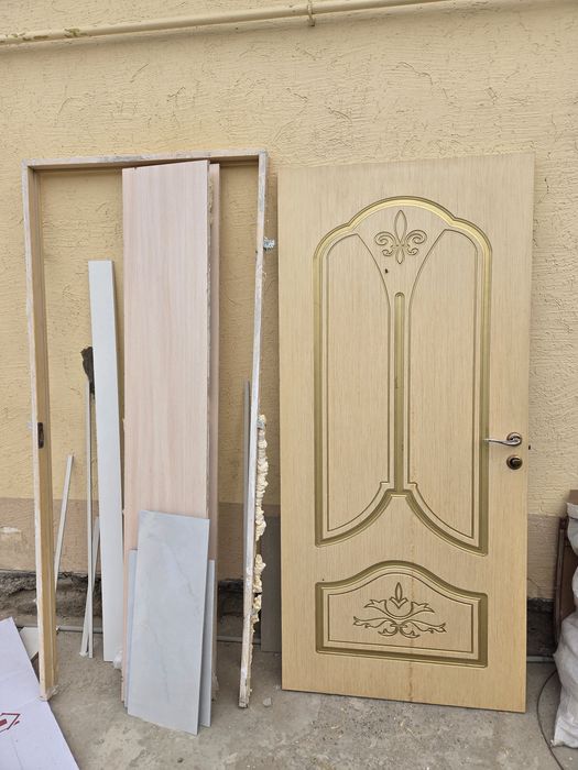 Продается дверь 1 штук.