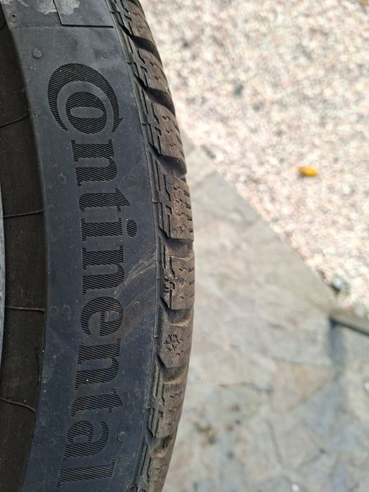 Зимни гуми 225/40R19 Continental