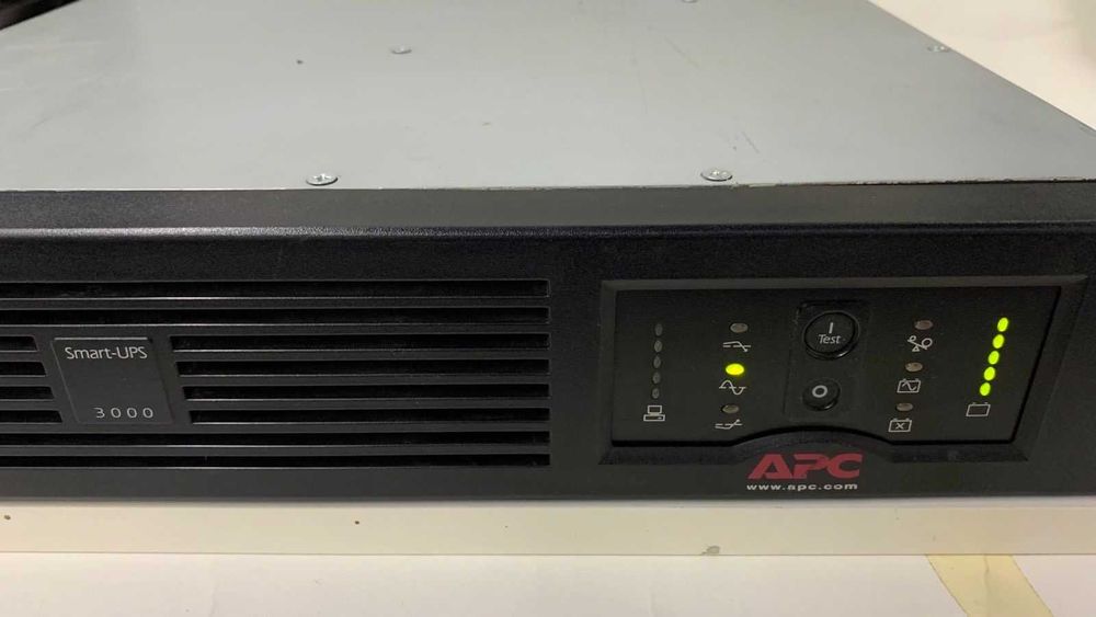 UPS APC Smart 3000 3000VA acumulatori noi inclusi Vand sau Schimb