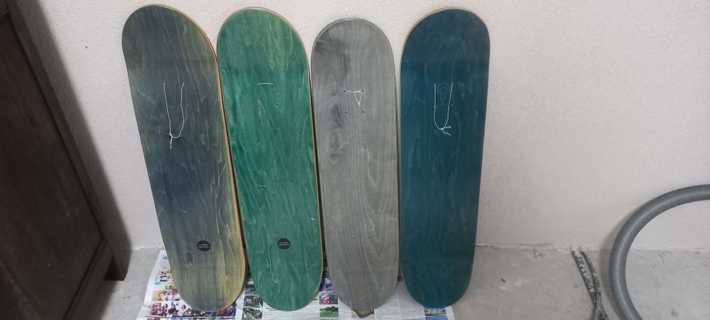 Vând 4 plăci skateboard noi skate