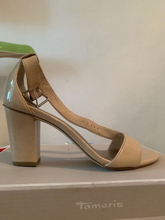 Босоножки женские, 38 размер, каблук 8 см.