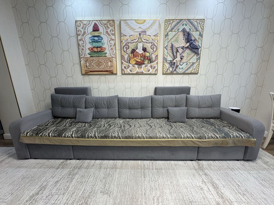 Диван, длина примерно 3,8 метров, в отоичном состоянии