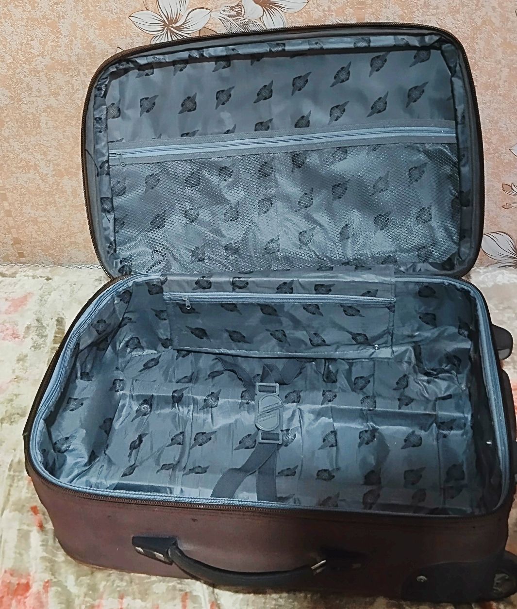 Дорожный чемодан