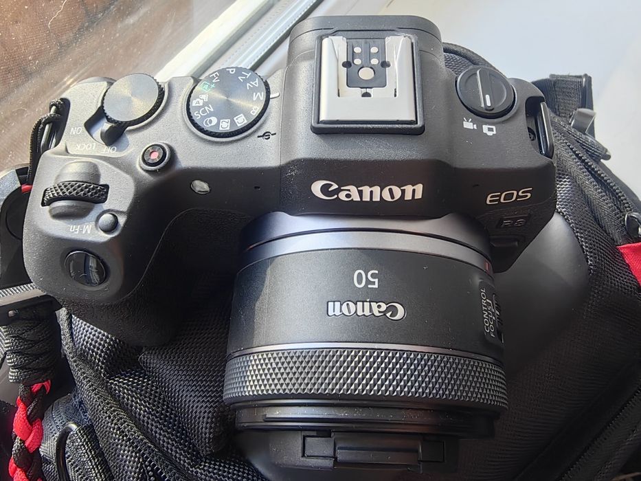 Фотоаппарат Canon R8 & Объектив Canon RF 50mm f/1.8 

и Объектив C