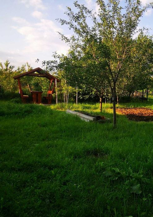 Vând teren cu casa în CF Ianova