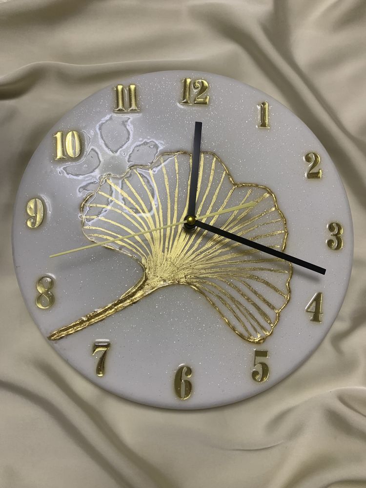Часы ручной работы из эпоксидной сиолы