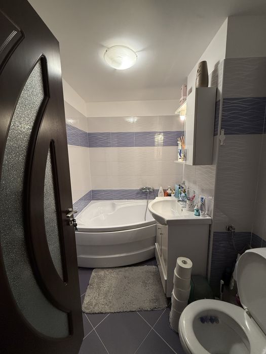 Vand apartament in Onesti etaj 1