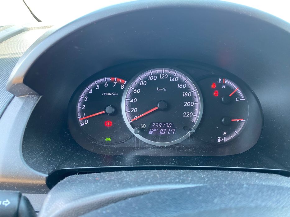 Продавам Mazda 5
