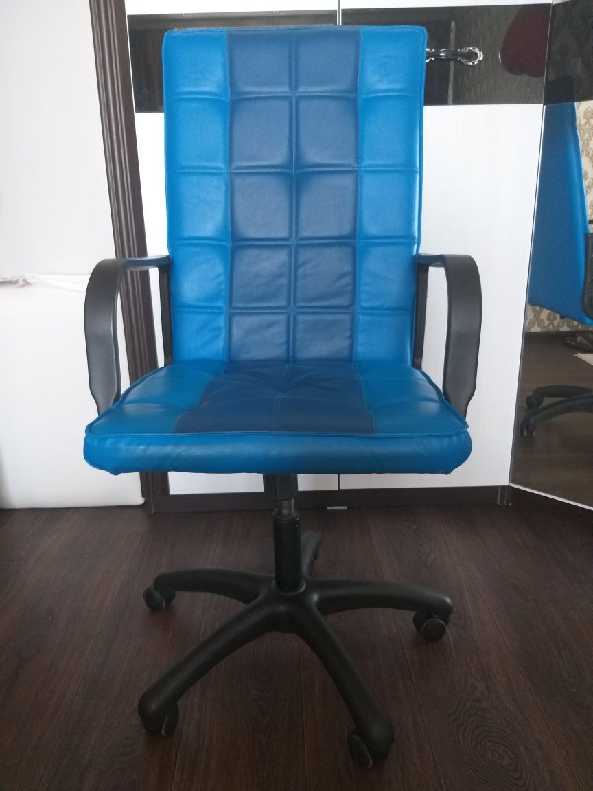 Кресло офисное ,компьютерное