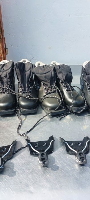 Продам лыжные ботинки новые