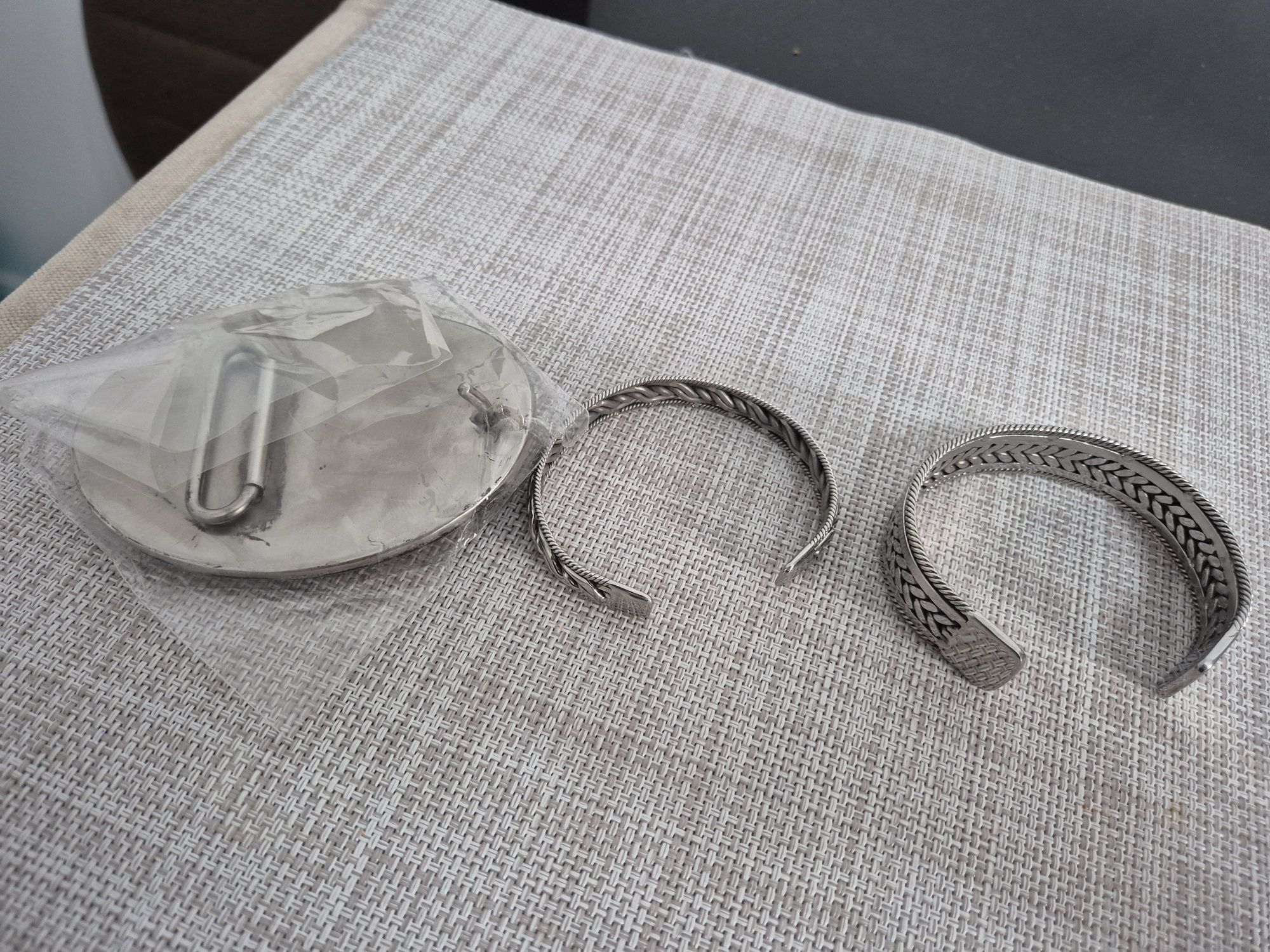 2 bratari inox stil thailandez executate manual si o catarama,