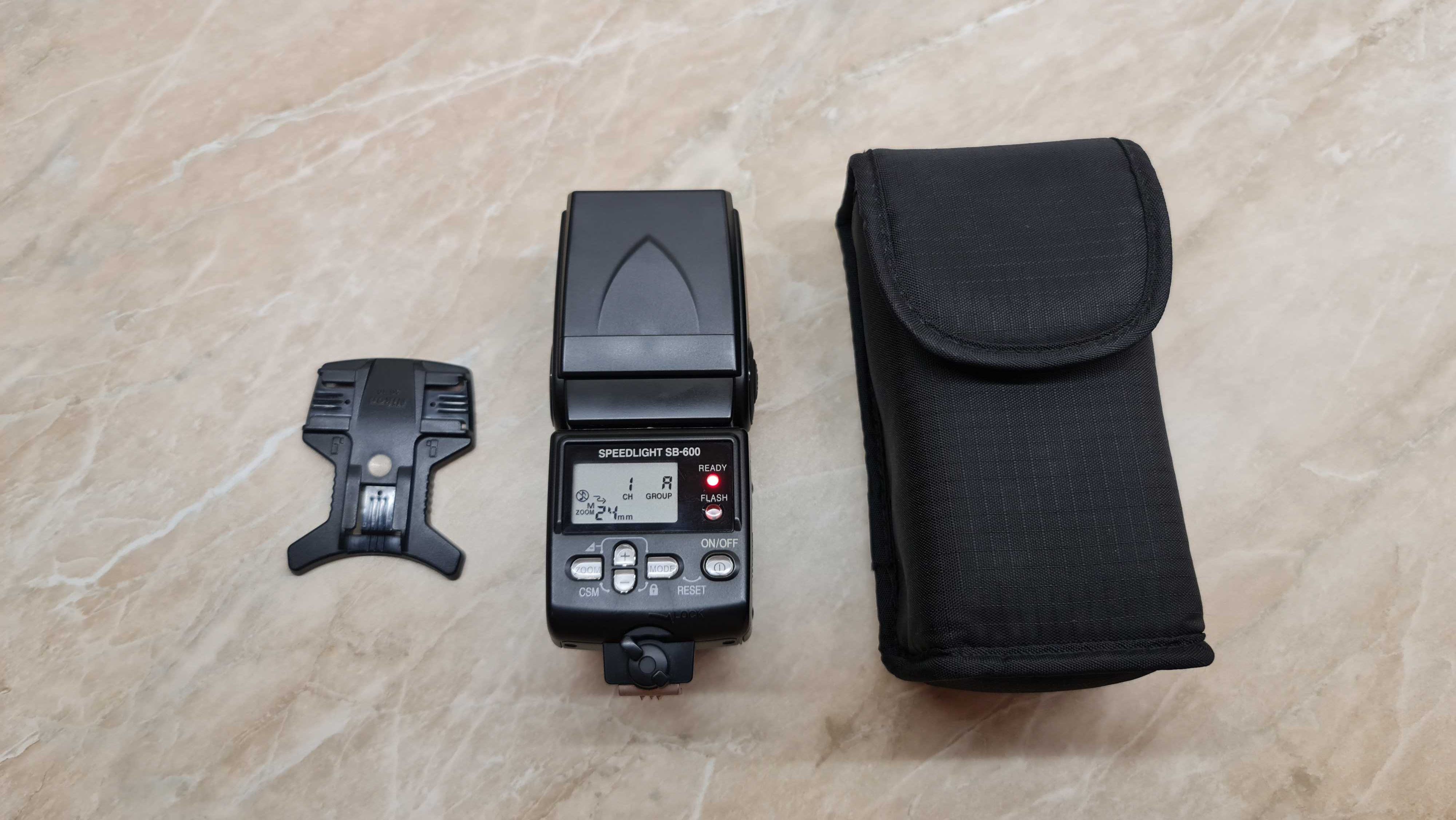 Светкавица Nikon SB600