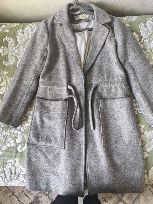 Пальто серое драповое