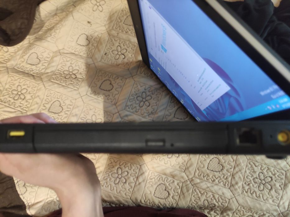 Vând Laptop Lenovo Thinkpad edge 535