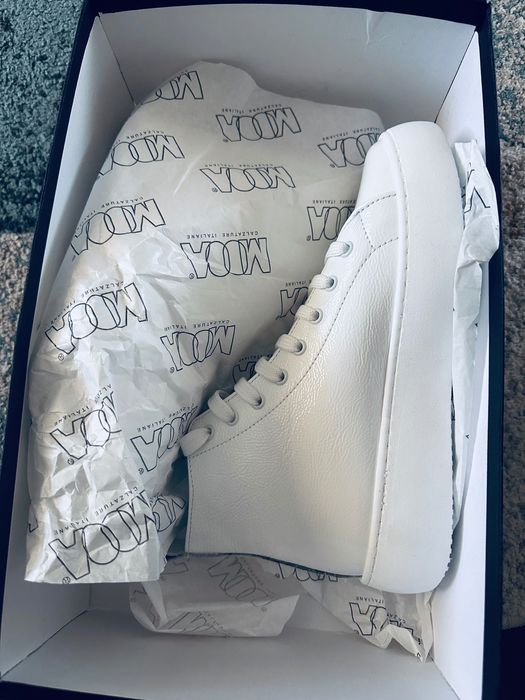 Ghete MOOA albe , piele interior exterior, marimea 37. Noi in cutie.