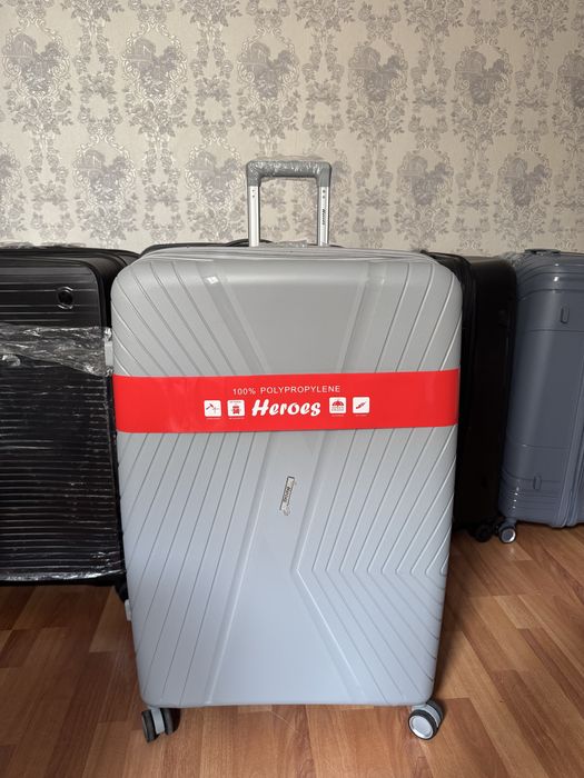 Чемодан 32” L на колёсах — прочный и вместительный