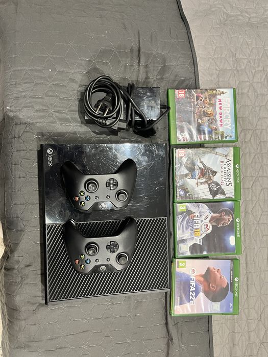 Vand xbox one + 2 manete +jocuri