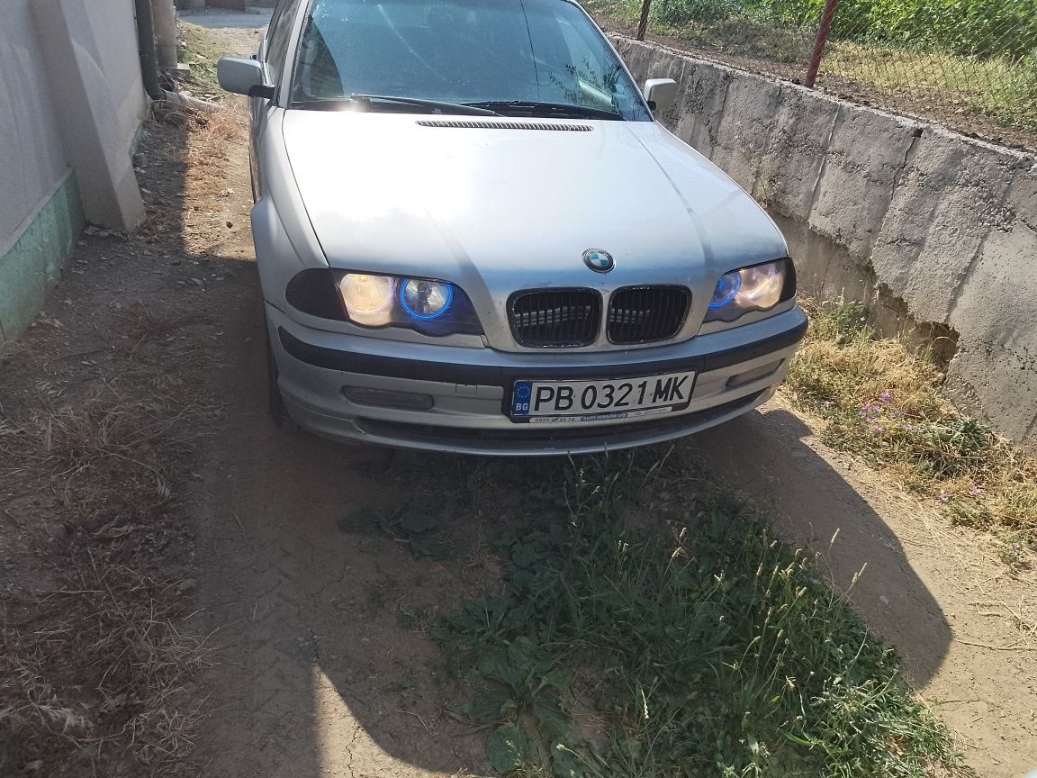 Продавам BMW 318 i