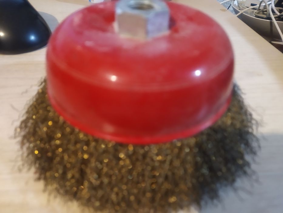 Насадка на болгарку для чистки стен