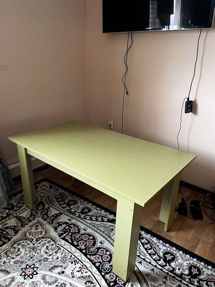 Детский стол в игровую и детскую