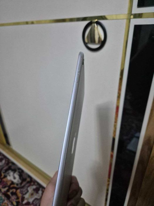 iPad Pro 9.7 - 32GB - WiFi - Silver - (MLMP2LL/A)