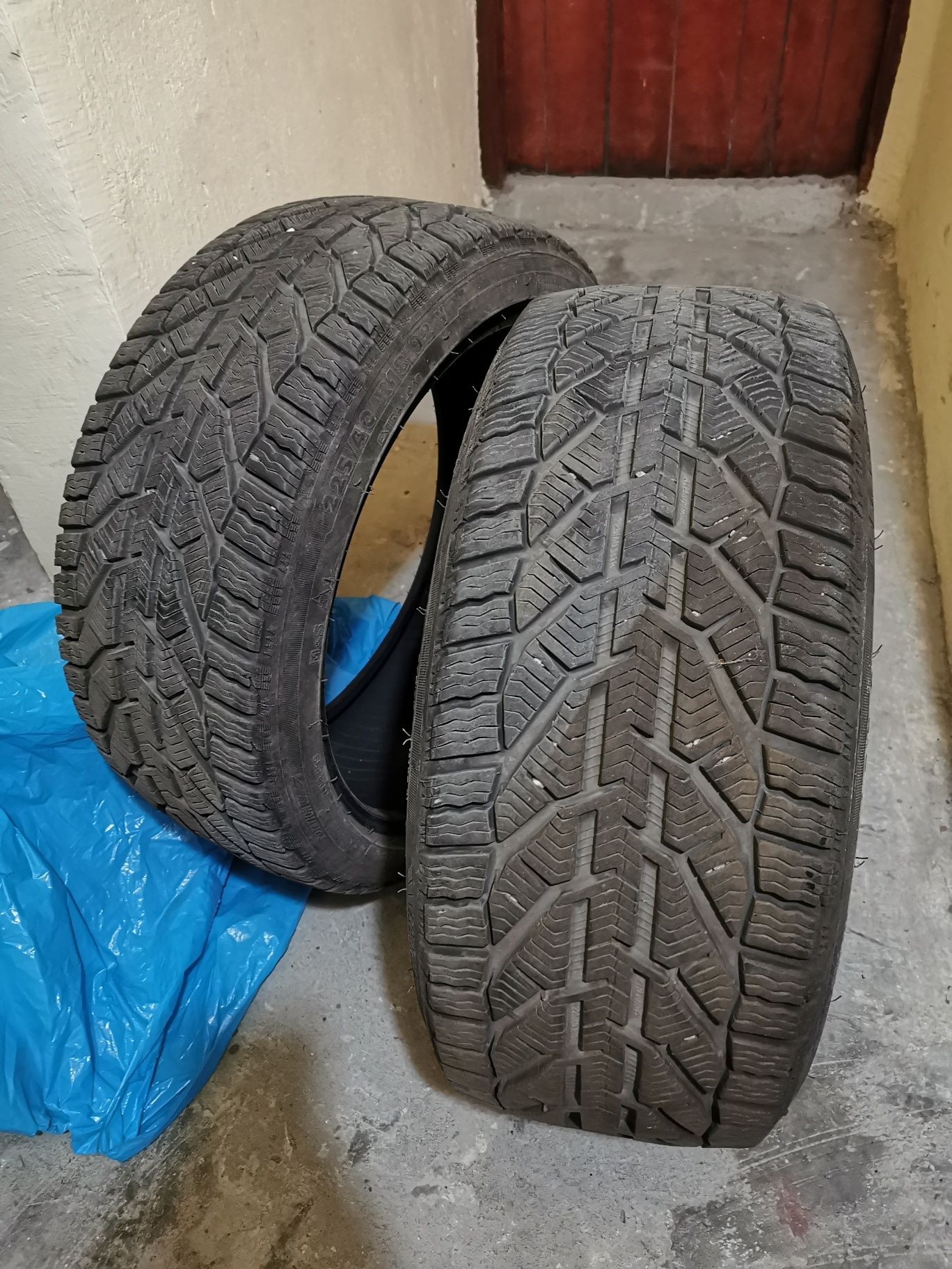 2 бр. Зимни гуми КОРМОРАН 225/40хR18, нови