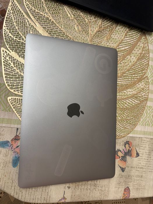Macbook Pro 13 inch, 2018, I7, 4 thunderbolt